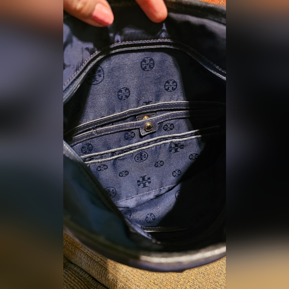 Tory Burch Navy Blue Nylon and leather Crossbody Preloved - Picture 11 of 16